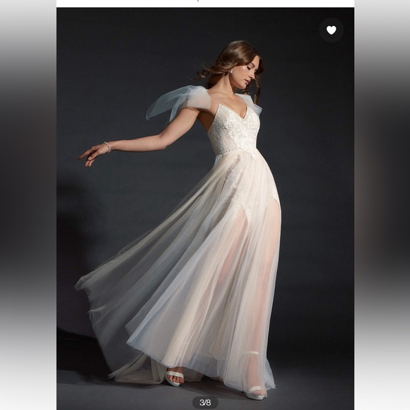 Beautiful wedding dress - Picture 3 of 7